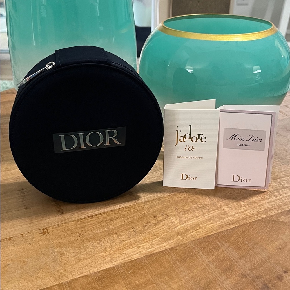VANITY DIOR BLACK ZIPPERED CASE WITH MIRROR & 2 COMPLIMENTARY SAMPLE PARFUM-NIB - Picture 2 of 7